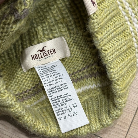 Vintage Y2K Hollister beanie with Pom‎ Pom Bella swam Elena main image 5